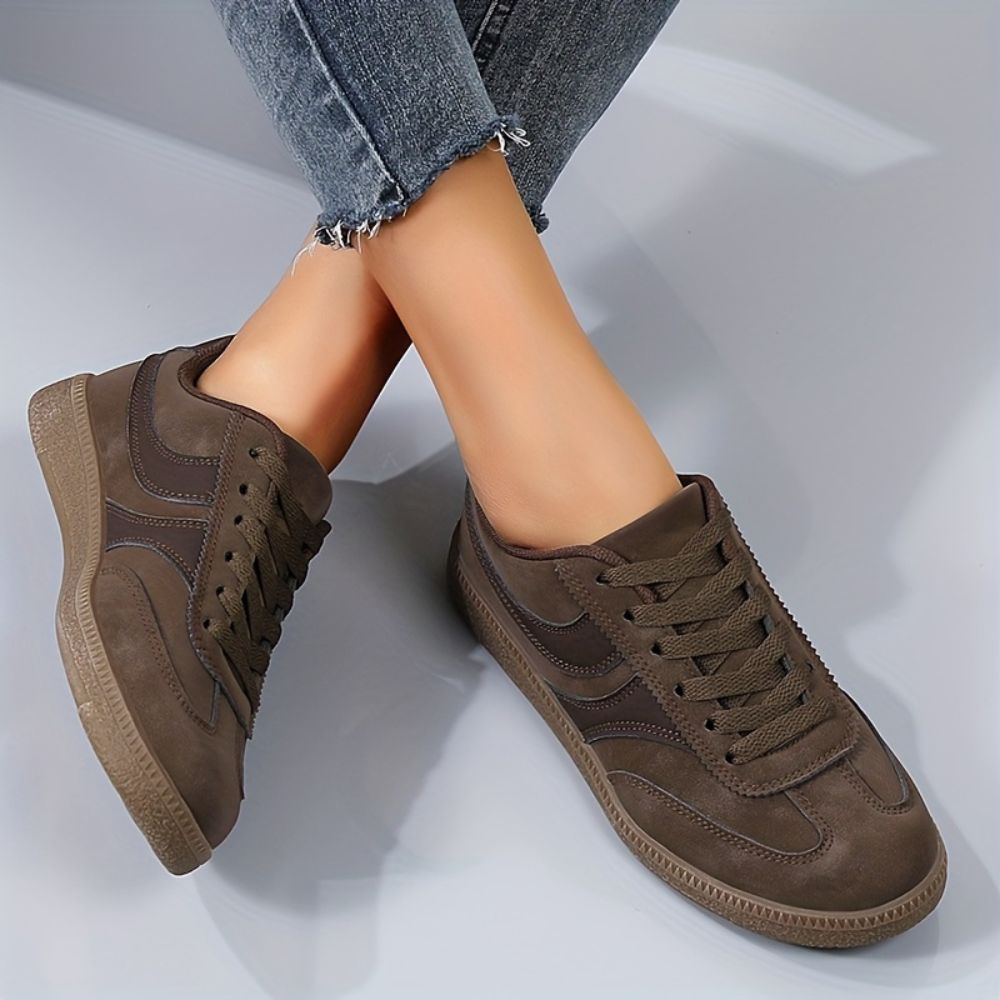 Women's lace-up sneakers with color-block design