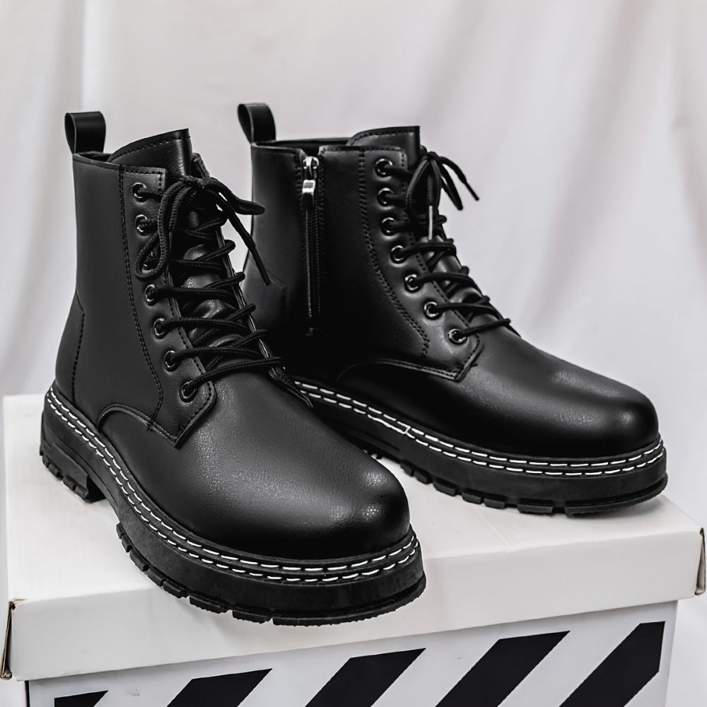 Men's hiking boots with lace-up closure