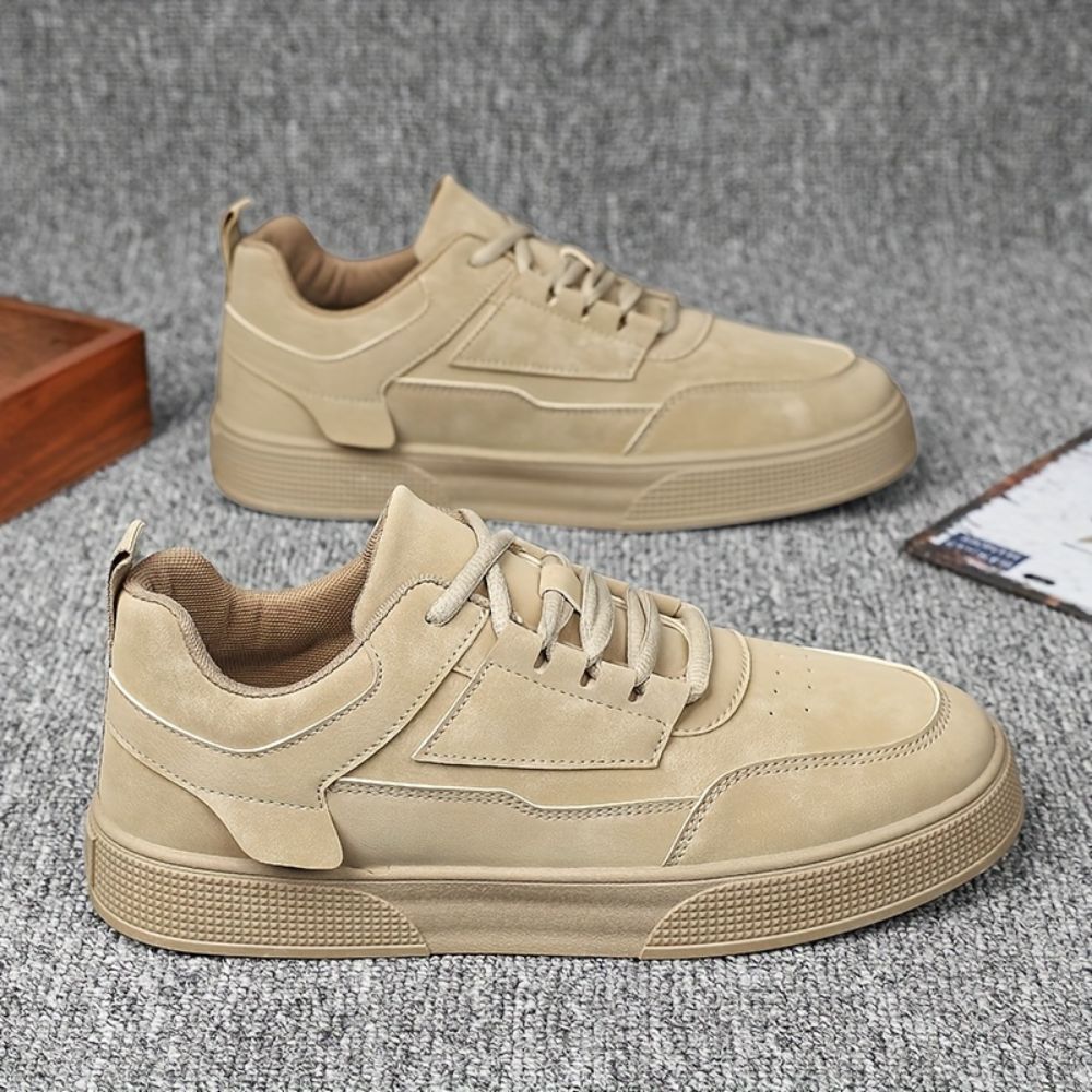 Men lace up low top casual sneakers
