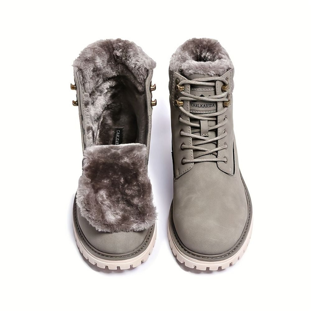 Men's winter hiking boots with cozy lining