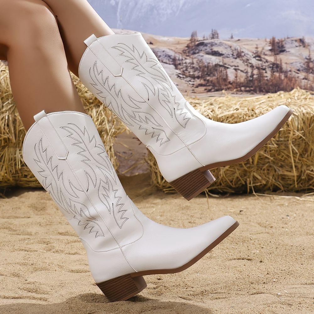 Women’s cowboy boots with baroque embroidery