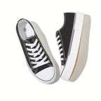 Women's low-top sneakers with lace-up closure