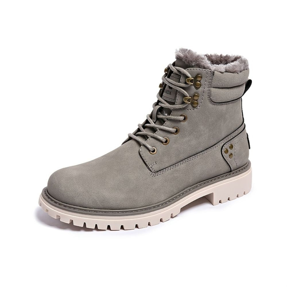 Men's winter hiking boots with cozy lining