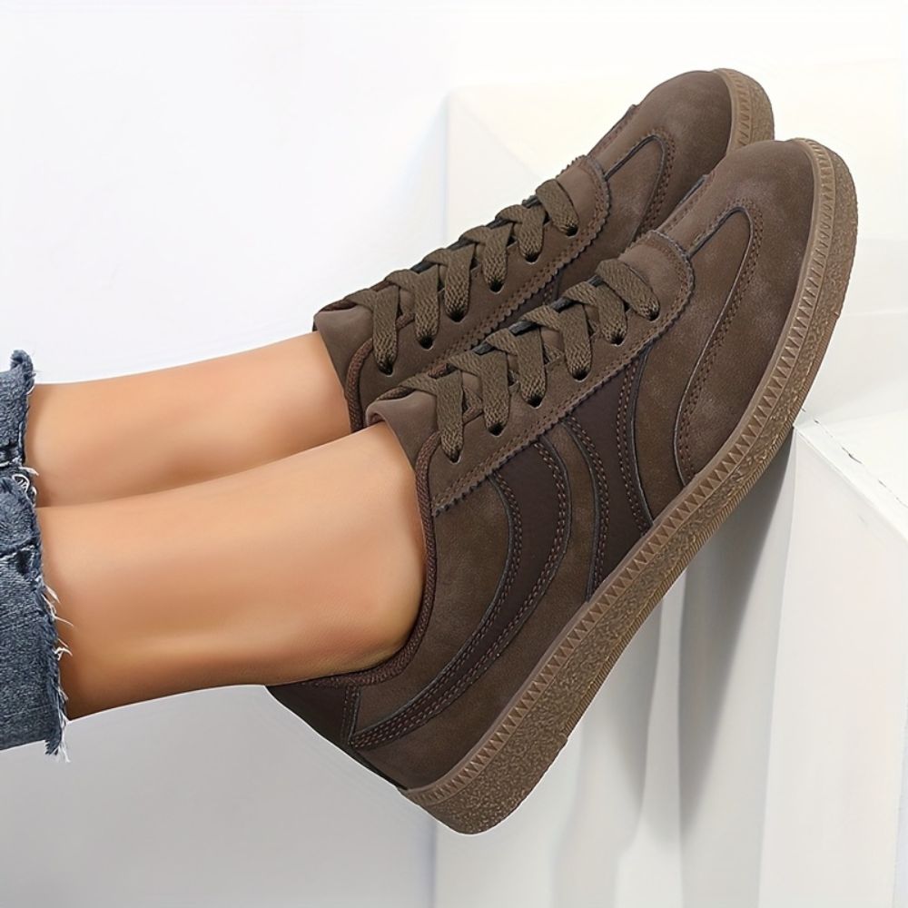 Women's lace-up sneakers with color-block design