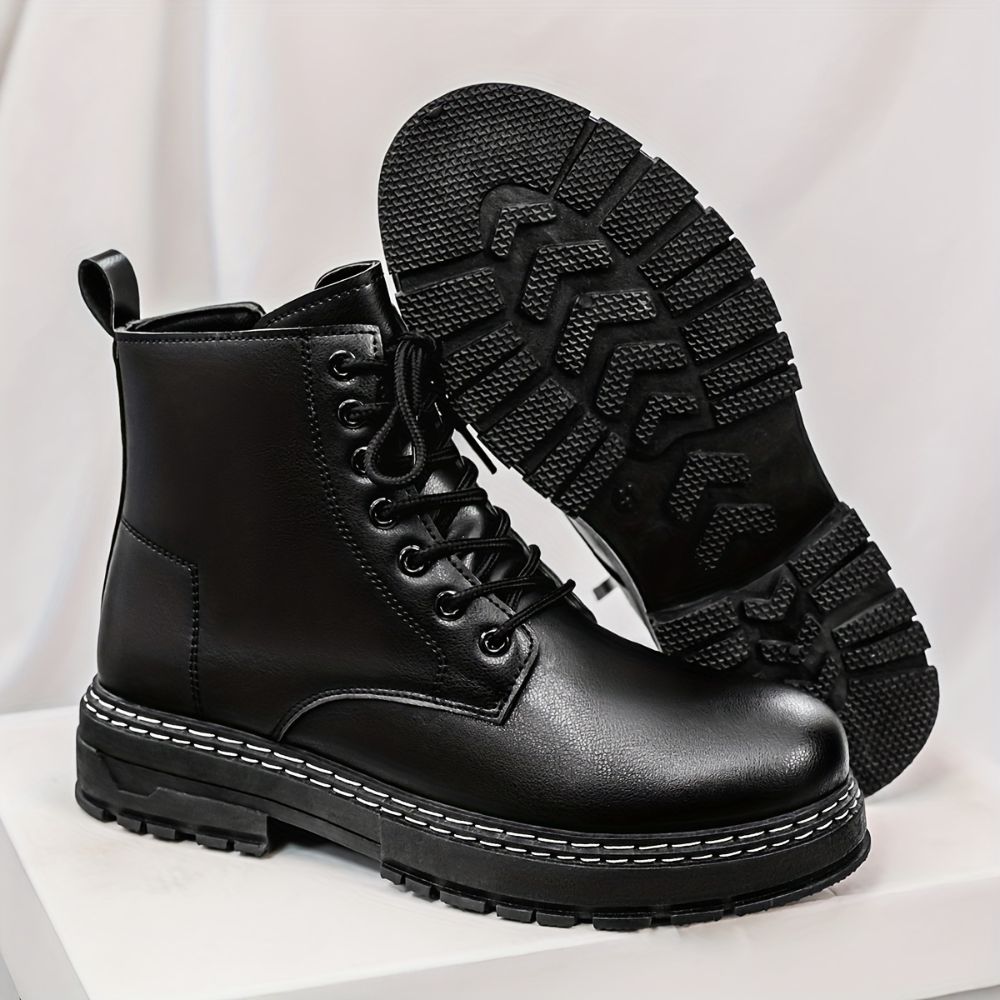 Men's hiking boots with lace-up closure