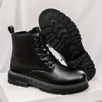 Men's hiking boots with lace-up closure