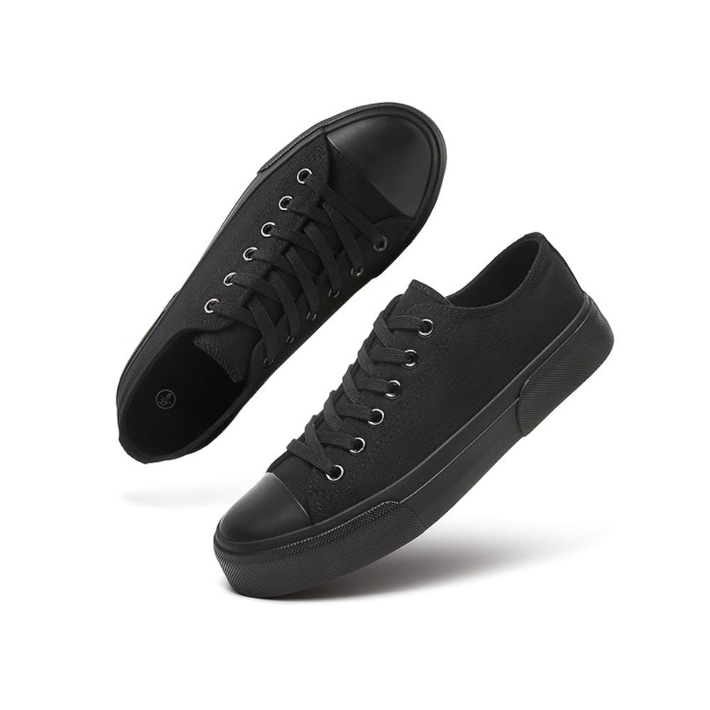 Women's low-top sneakers with lace-up closure