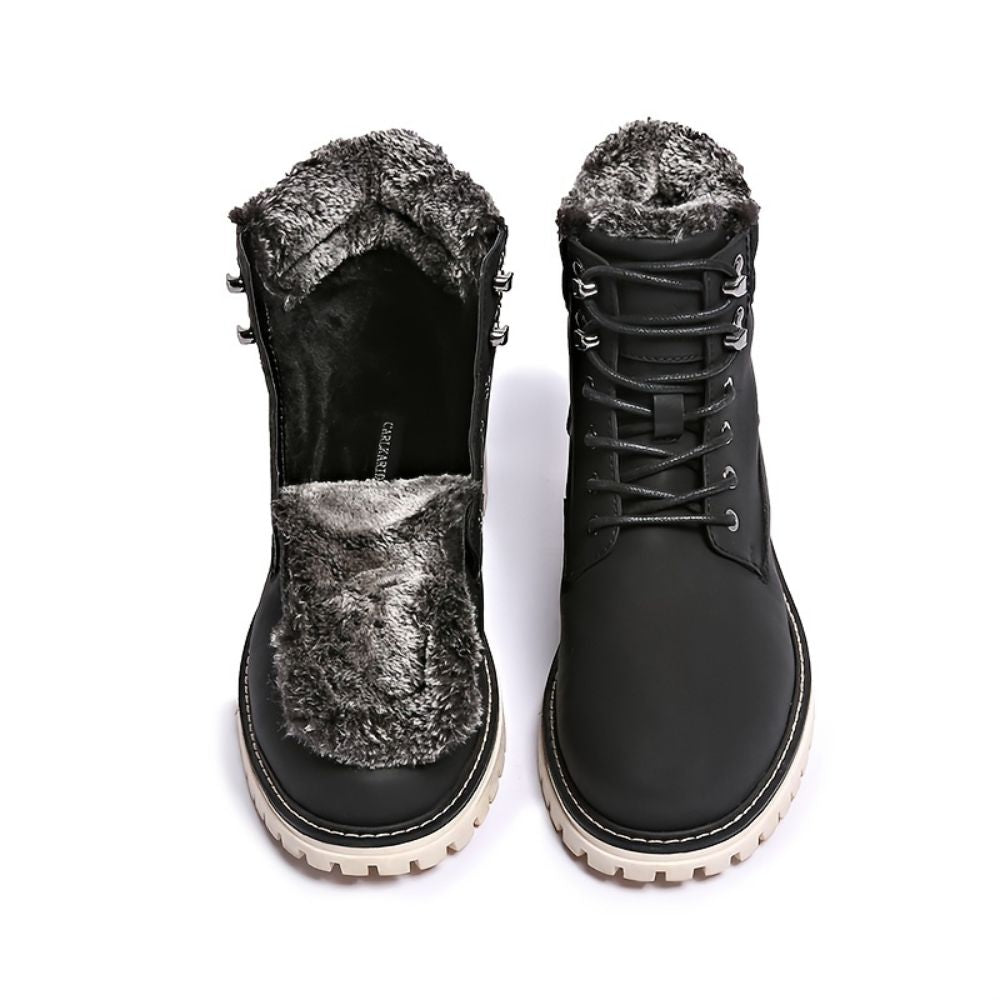 Men's winter hiking boots with cozy lining
