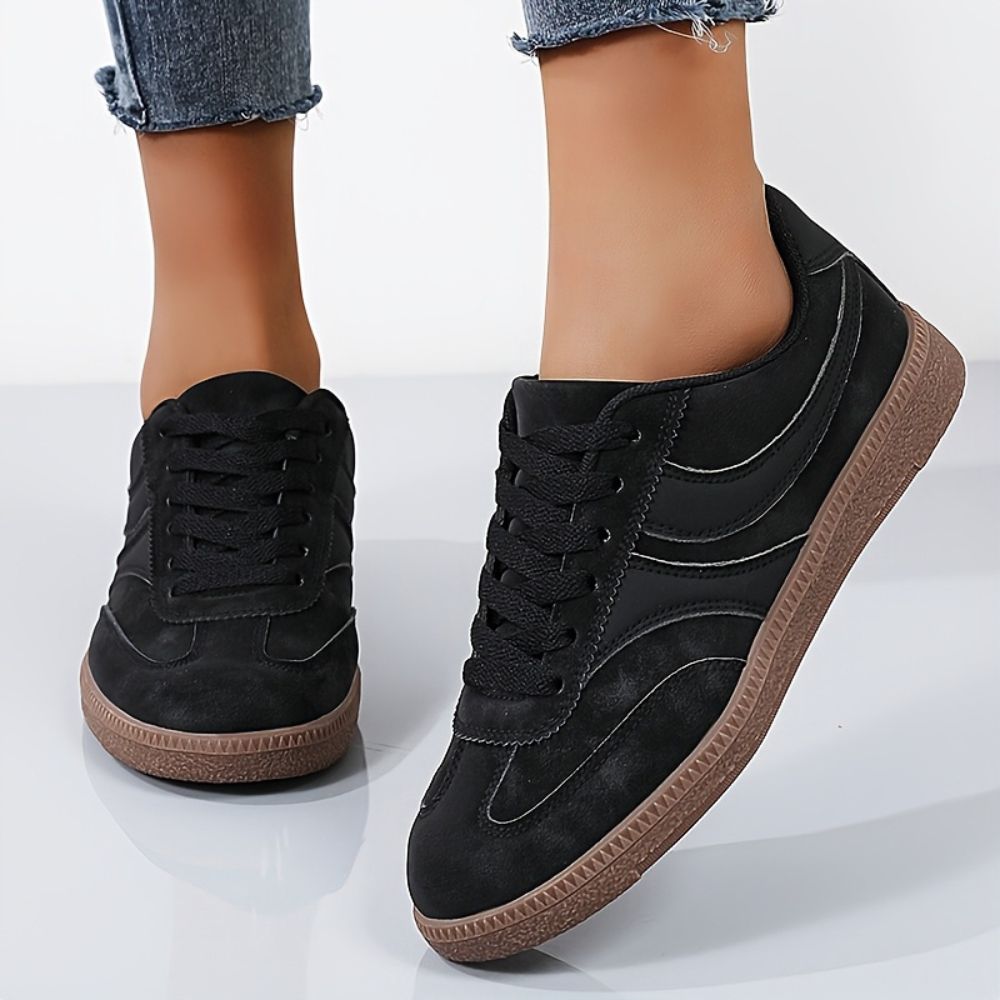 Women's lace-up sneakers with color-block design