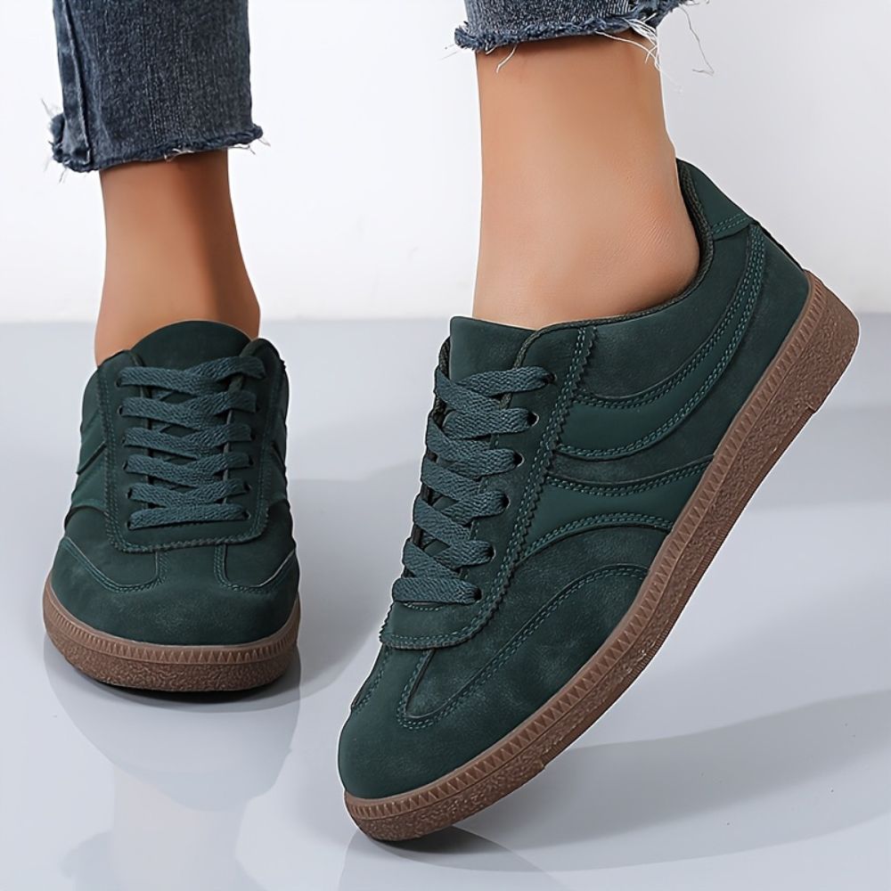Women's lace-up sneakers with color-block design