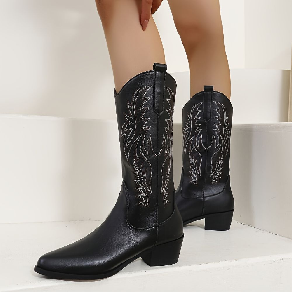 Women’s cowboy boots with baroque embroidery