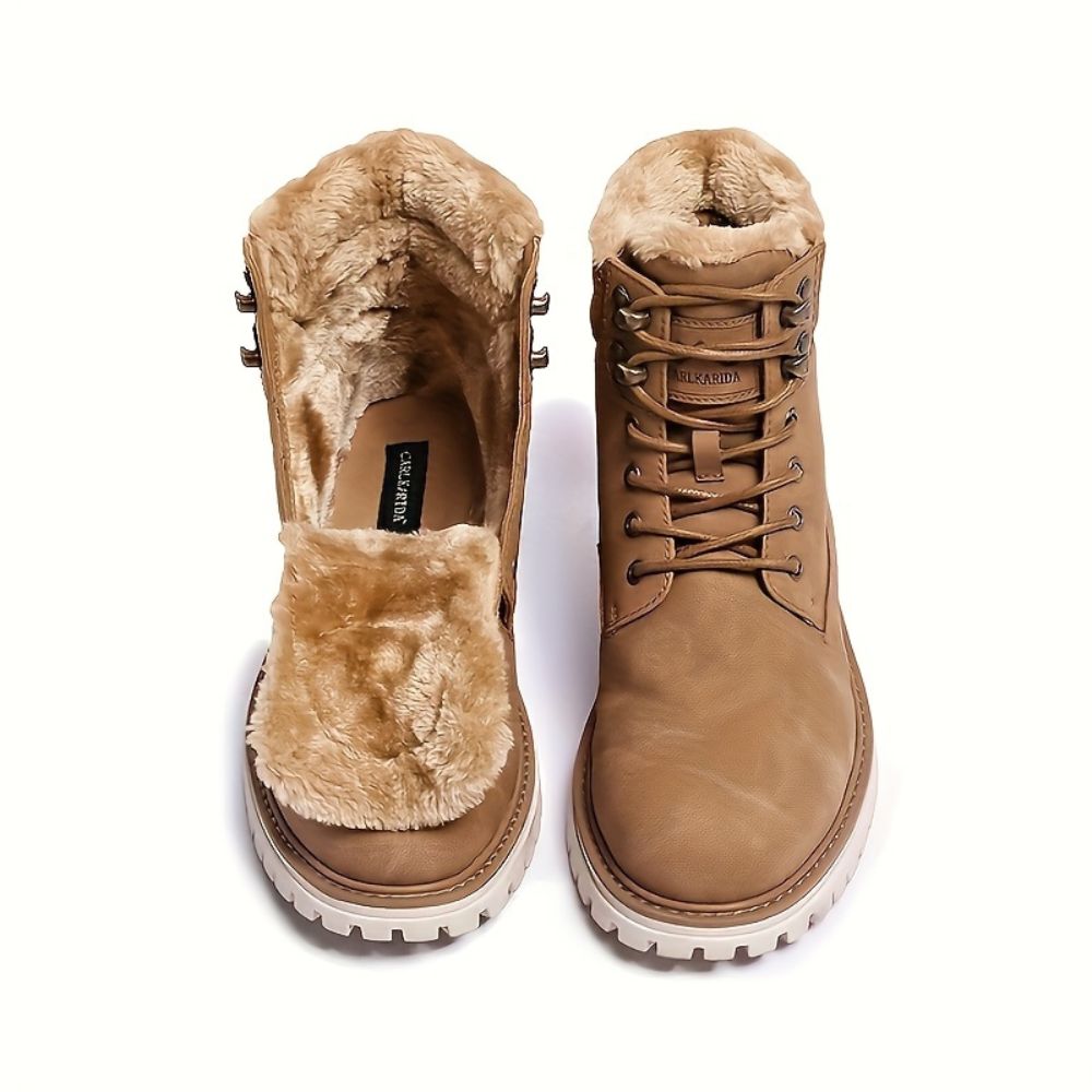 Men's winter hiking boots with cozy lining
