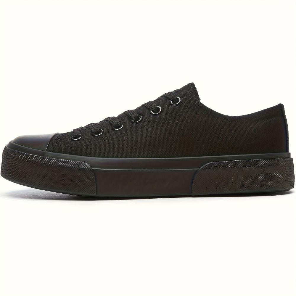 Women's low-top sneakers with lace-up closure