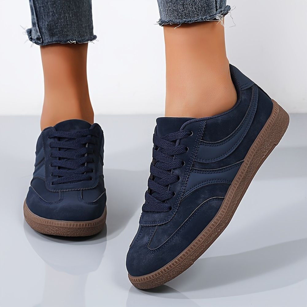 Women's lace-up sneakers with color-block design