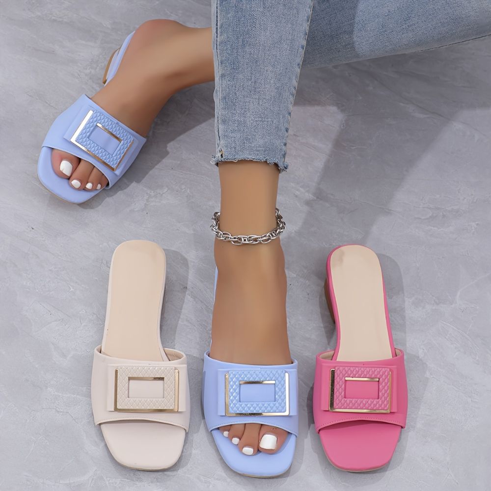 Women's chunky heel sandals with buckle