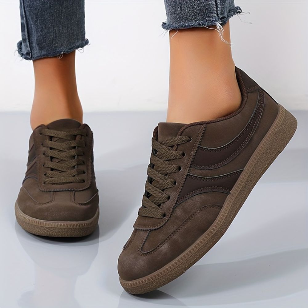 Women's lace-up sneakers with color-block design