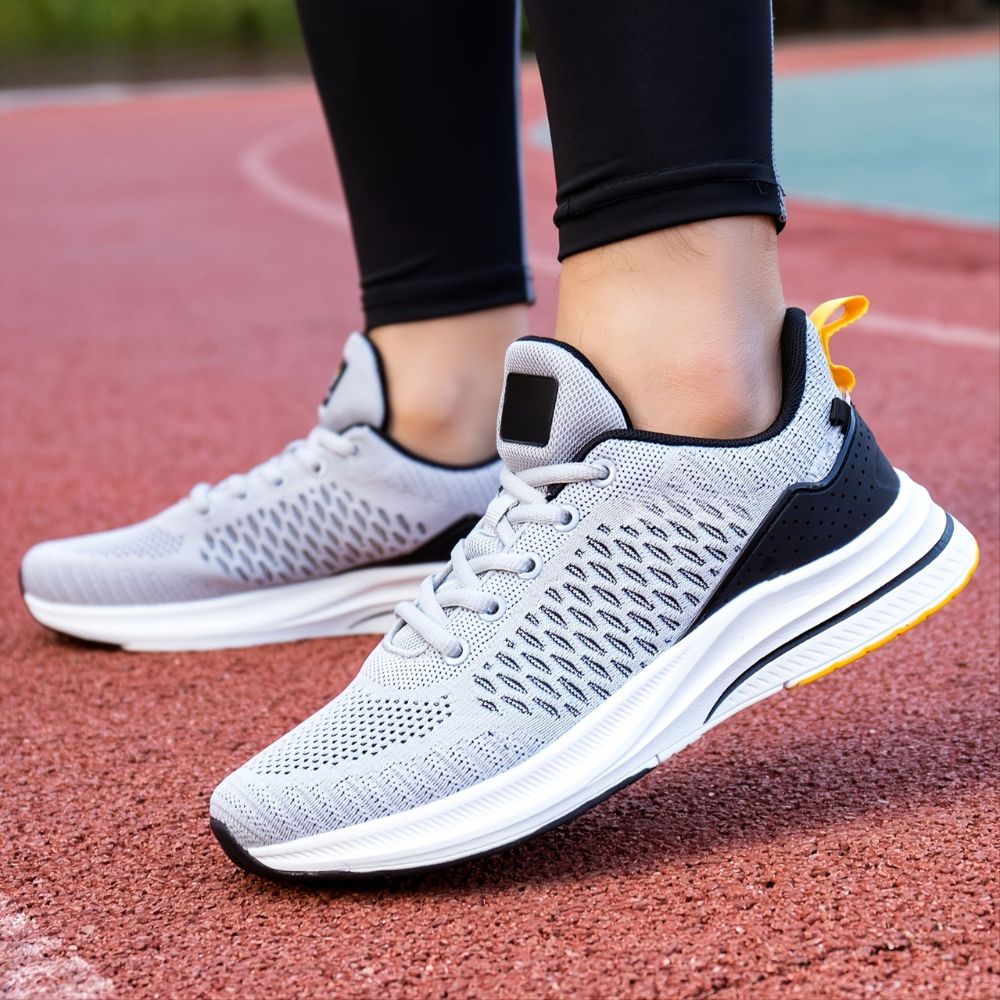 Men's lightweight lace up running sneakers
