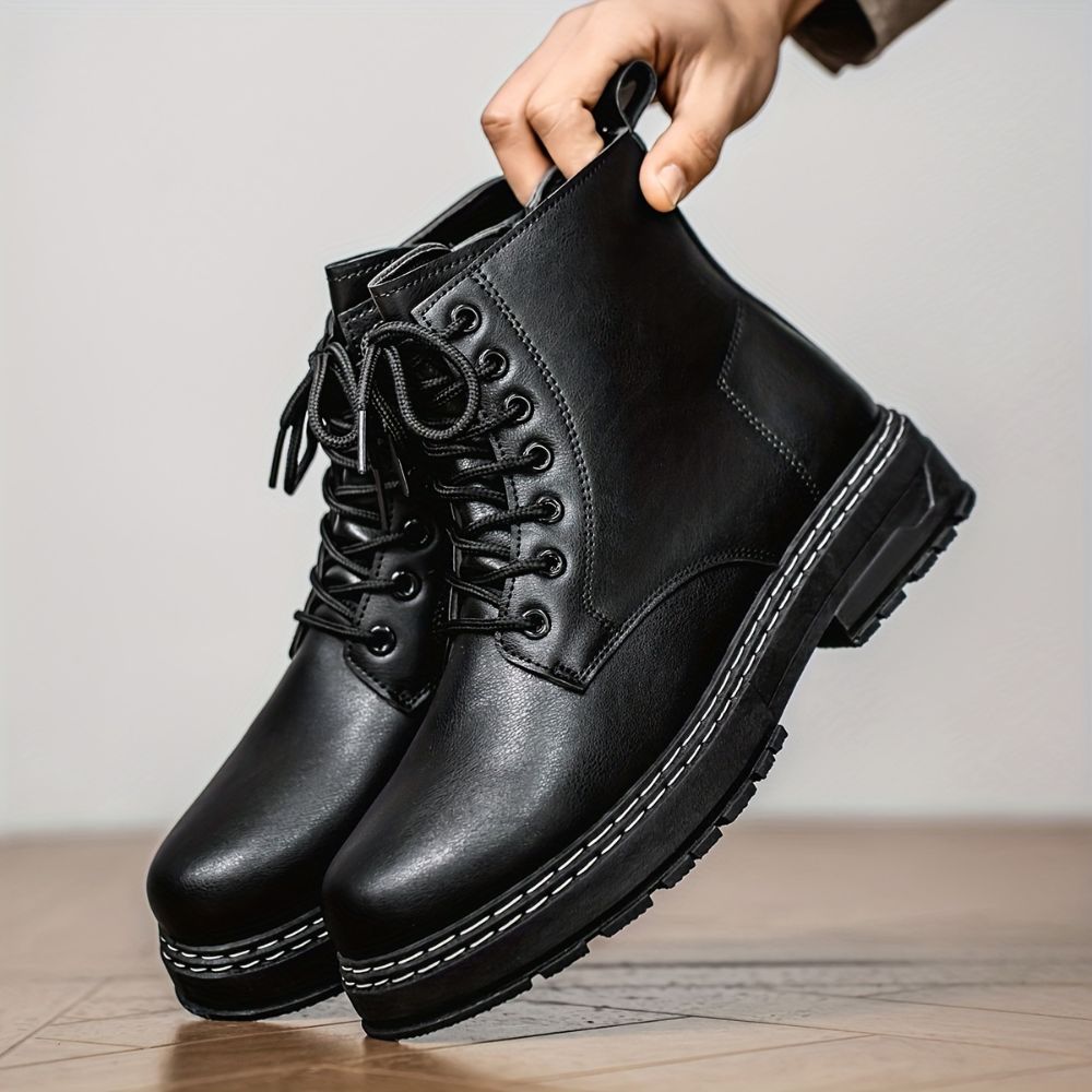 Men's hiking boots with lace-up closure