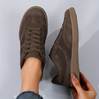 Women's lace-up sneakers with color-block design