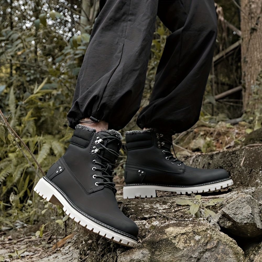 Men's winter hiking boots with cozy lining
